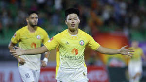 Bầu Đức vừa tuyên bố đổi tên CLB, HAGL thua đậm Bình Định