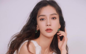 Angelababy phải van nài để được dự sự kiện hậu bê bối đi xem Lisa