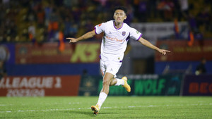 Chiêm ngưỡng cú 'ngả bàn đèn' đẳng cấp giúp CLB Bình Dương thắng Hải Phòng