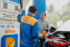 Giá xăng giảm trước Tết, về gần 23.000 đồng/lít