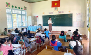 Một tháng, 4 hiệu trưởng và hiệu phó xin nghỉ việc