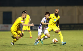CLB Thanh Hoá 3-1 SLNA: Tiền đạo U23 Việt Nam ấn định chiến thắng