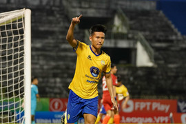 CLB Đồng Tháp đánh bại Hòa Bình