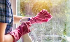 Cách vệ sinh cửa sổ kính sạch bong, sáng bóng