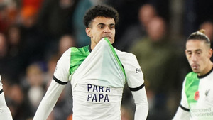 Nhóm khủng bố hứa trả tự do cho cha tiền đạo Liverpool