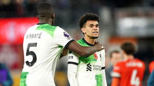 Kết quả Ngoại Hạng Anh: Luis Diaz gỡ hòa phút bù giờ, Liverpool thoát thua