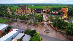 Ngôi chùa Khmer lộng lẫy sắc vàng ở Sóc Trăng