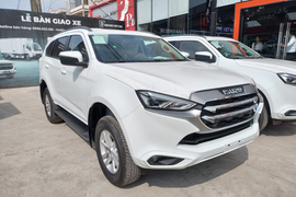 Đại lý loay hoay kiếm khách, giá ô tô giảm sâu hơn 400 triệu đồng