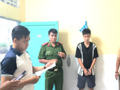 Bắt thợ lắp camera dùng clip 'nóng' để tống tiền chủ nhà