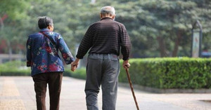 Lỡ bán nhà cho con mua chung cư ở Hà Nội, tôi không thể trở về quê