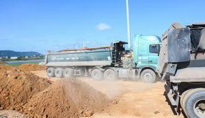 Điều tra vụ mỏ đá hết hạn vẫn rầm rộ khai thác đất bán cho dự án ở Hà Tĩnh