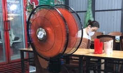 Chiếc quạt 'song sinh' gây sốt cộng đồng mạng