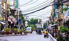Dây điện, dây cáp như 'tơ vò', thòng lọng trên phố: Hiểm họa chực chờ ở Quy Nhơn