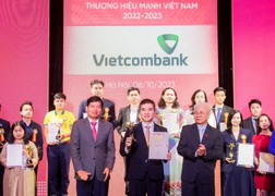 Vietcombank trao tặng học bổng trị giá 500 triệu đồng cho sinh viên ngân hàng