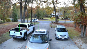 Hươu rừng lao như bay vào xe bán tải