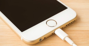 Mỗi ngày nên sạc điện thoại tối đa bao nhiêu lần?