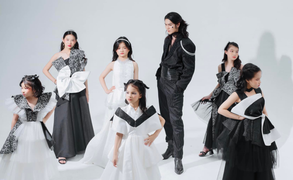 Siêu mẫu Đình Quyền làm show thời trang tại Nhà hát Hồ Gươm