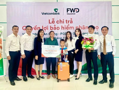 Vietcombank An Giang trả quyền lợi bảo hiểm hơn 750 triệu đồng cho khách hàng