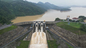 Cảnh báo mưa trên 800mm, hồ chứa và thuỷ điện ở Huế đồng loạt xả nước