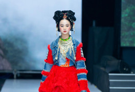 Mẫu nhí Maika Ngọc Khánh diễn ấn tượng tại Vietnam International Fashion Week