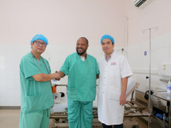 Cứu sống bệnh nhân người Mỹ bị bóc tách động mạch chủ 