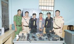 Phát hiện 'lò' sản xuất súng và hung khí nguy hiểm ở Đồng Nai