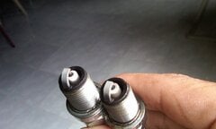 Cách 'bắt bệnh' động cơ thông qua tình trạng của bugi