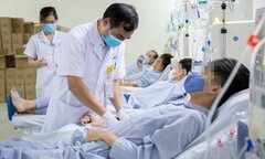 Uể oải, chán ăn, nam sinh choáng váng với chẩn đoán suy thận giai đoạn cuối