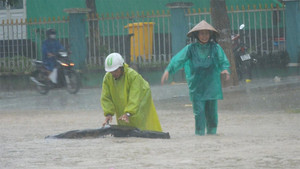 Miền Trung mưa trắng trời, đề phòng lũ quét và sạt lở đất ở 11 tỉnh, thành