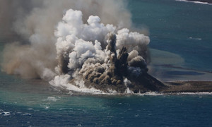 Xuất hiện hòn đảo mới ngoài khơi Nhật Bản sau khi núi lửa phun trào