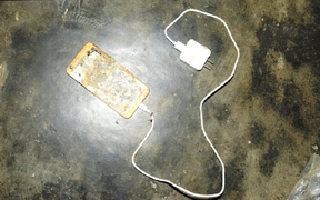 Cắm sạc pin điện thoại, nữ sinh lớp 11 bị điện giật tử vong