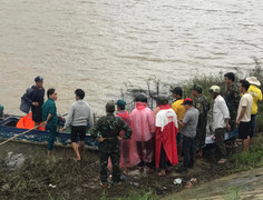 Rủ nhau tắm sông, 4 học sinh ở Phú Yên bị nước cuốn trôi