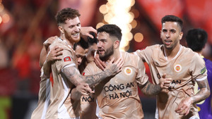 Cú hích bản quyền 300 tỷ đồng nâng tầm V.League