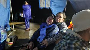 4 học sinh bị nước cuốn ở Phú Yên: Người thân khóc nghẹn chờ tìm con