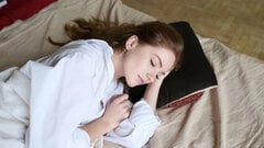 Đeo hoa tai khi ngủ có an toàn?