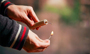 Tự chế pháo mua trên mạng, nam sinh 14 tuổi suýt mất tay