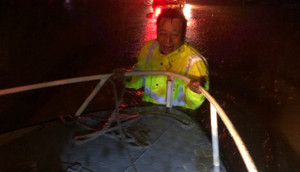 CSGT TP Huế vượt lũ dữ trong đêm cứu người bị suy tim nặng