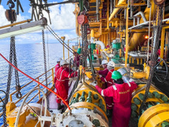 Chính sách mới cho người lao động dầu khí trên biển