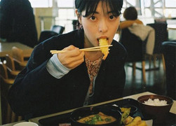 8 kiểu ăn uống tàn phá dạ dày mà hầu như ai cũng từng mắc