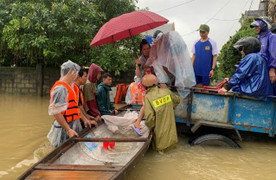 Chuyên gia cảnh báo đêm nay miền Trung tiếp tục hứng mưa lớn