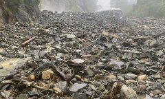 Đèo Khánh Lê nối Nha Trang- Đà Lạt sạt lở nghiêm trọng, giao thông tê liệt