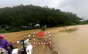 Phú Yên: 1 người mất tích, 256 căn nhà ngập nước và bị chia cắt do mưa lũ