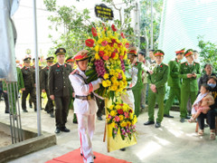 Thăng hàm Đại úy cho Thượng úy Trần Trung Hiếu hy sinh khi làm nhiệm vụ