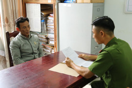 Bắt tài xế đập máy đo nồng độ cồn, cắn cảnh sát giao thông