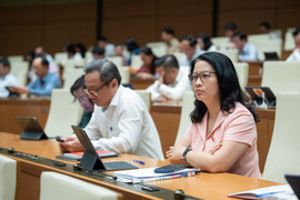 Quốc hội cho ý kiến về giảm thuế VAT, 2 phương án rút bảo hiểm xã hội một lần