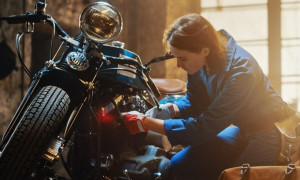 Mẹo tiết kiệm xăng khi đi xe máy