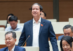 Bộ trưởng GD&ĐT mong ĐBQH nêu rõ 'ai, ở đâu bớt kiến thức trên lớp để dạy thêm'