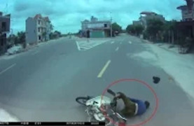 Xe máy được phép vượt phải trong những trường hợp nào?