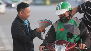 ĐT Việt Nam đấu Iraq: Phe vé không dám hét giá cao, chấp nhận 'chỉ lãi bát phở'