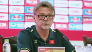 Muốn tuyển Việt Nam kiểm soát bóng, HLV Troussier giải thích như Guardiola